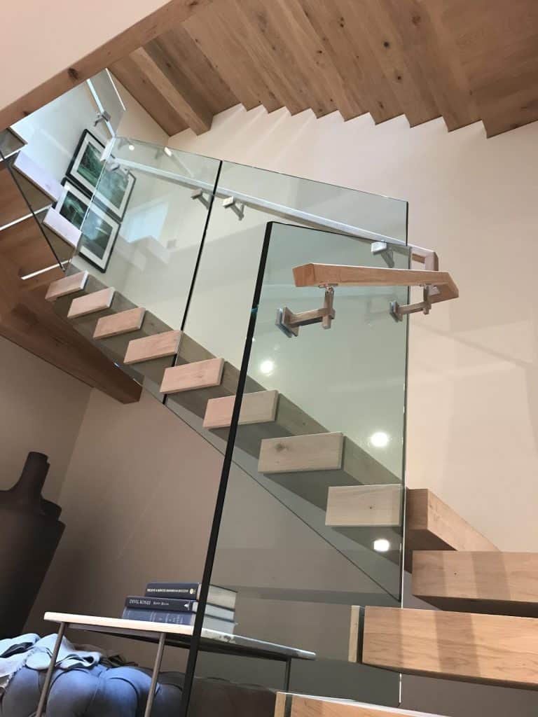 L-Shaped Stairs - 4