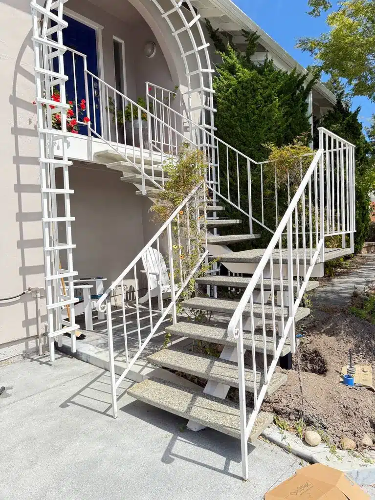 exterior-stairs-railing-after