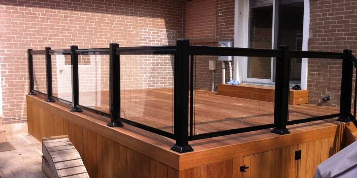 How to Choose the Right Glass Railing for Your Balcony or Deck?